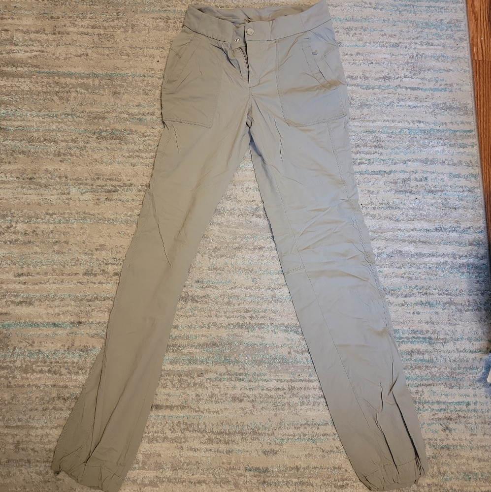 Athleta Utility Trekkie hiking pants (4T)